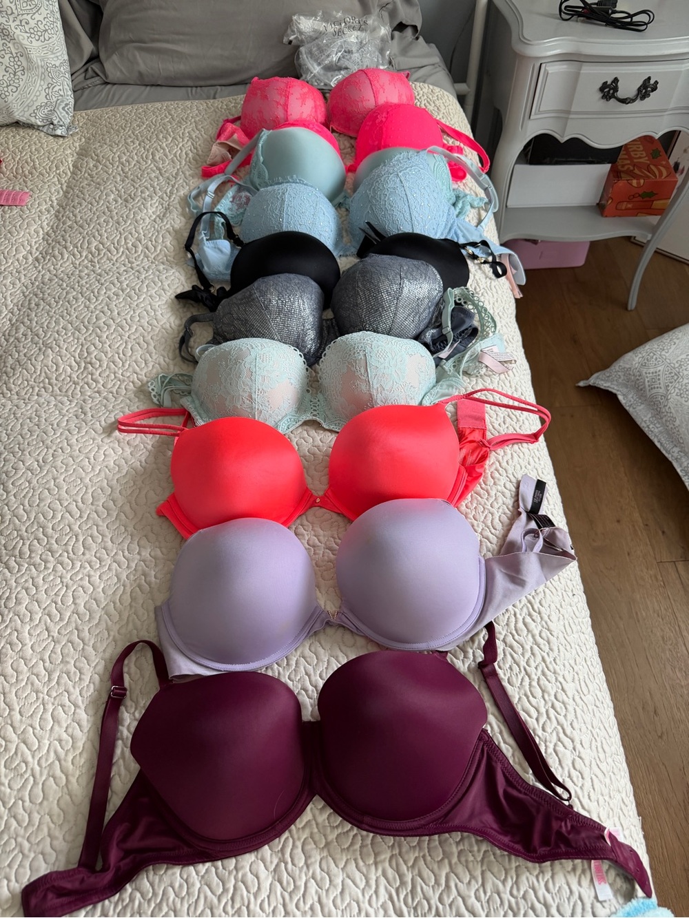 Mixed Set of Women's Bras - Multicolor 34DD victorias secret